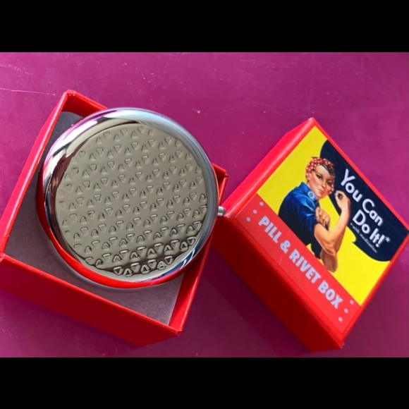 Rosie The Riveter Travel Pill Box - Picture 5 of 6